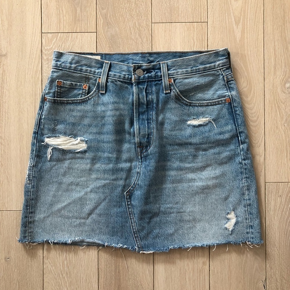Levi’s Distressed Denim Mini Skirt in Light Blue Size 29